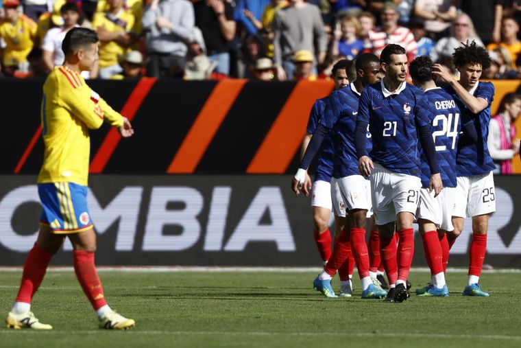 James Rodríguez, capitán de la selección cafetera, se lamenta luego del tercer gol de Francia en el amistoso del domingo pasado James Rodríguez, capitán de la selección cafetera, se lamenta luego del tercer gol de Francia en el amistoso del domingo pasado