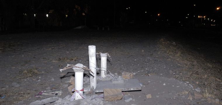 Mesa rota en la plaza de la Memoria Foto: Ariel Jalley/Mediamza.com