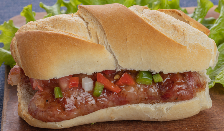 Un chef detalla los secretos para hacer un exquisito choripán en el Día Mundial del Sándwich.