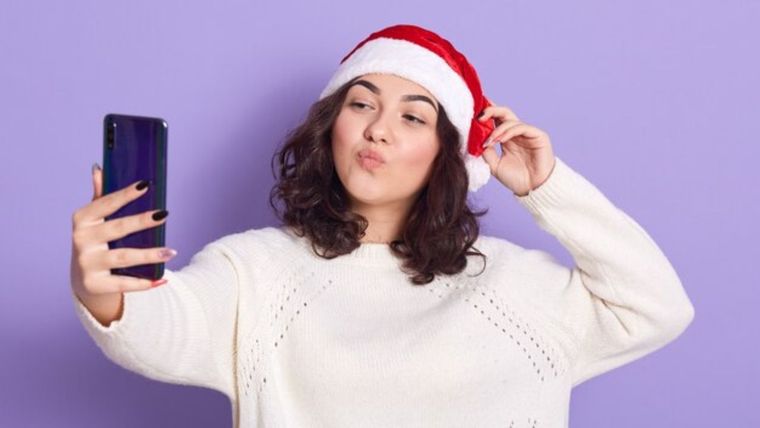 Cómo hacer que WhatsApp se ponga en modo navideño. Foto: Freepik
