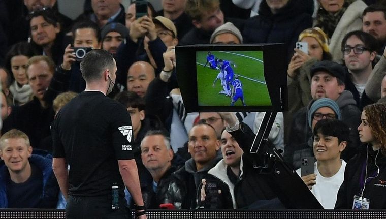 El VAR podría dejar de utilizarse en Inglaterra. Foto: Archivo