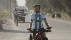 En 2017, Agustín recorrió 13.000 km en bicicleta, desde El Cairo hasta la Ciudad del Cabo. En 2017, Agustín recorrió 13.000 km en bicicleta, desde El Cairo hasta la Ciudad del Cabo.