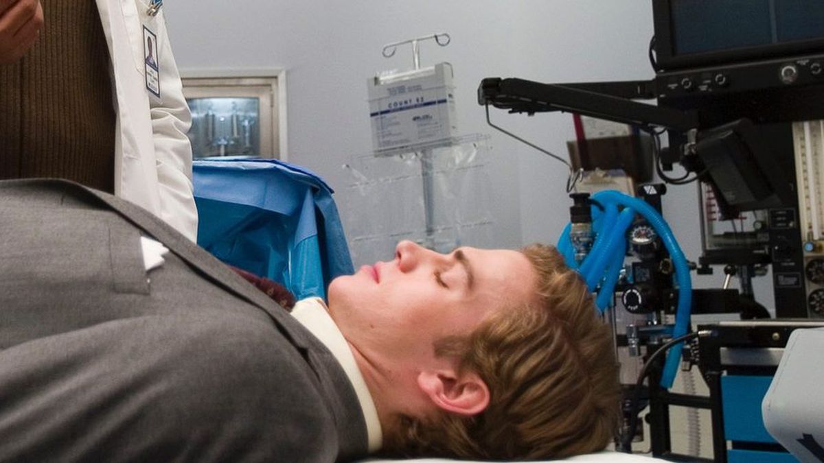 Netflix: el thriller que convierte una cirugía en la peor pesadilla