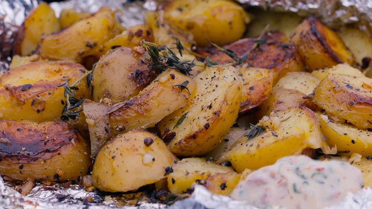 La receta para preparar las papas rústicas más ricas. La receta para preparar las papas rústicas más ricas.