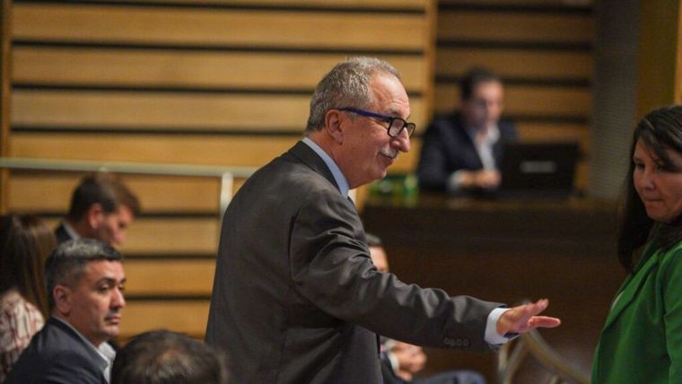 El gobernador de Misiones, Hugo Passalacqua, estuvo presente en el recinto durante el debate de la ley de asignación de gastos de la administración. El gobernador de Misiones, Hugo Passalacqua, estuvo presente en el recinto durante el debate de la ley de asignación de gastos de la administración.