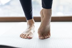 Hay una forma sencilla de saber qué tipo de pie tiene uno, según un especialista.