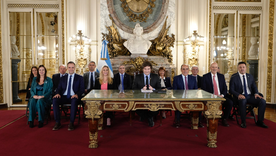 Javier Milei junto al gabinete que mantenía hasta ayer viernes en Casa Rosada. Foto: Oficina del Presidente Javier Milei junto al gabinete que mantenía hasta ayer viernes en Casa Rosada. Foto: Oficina del Presidente