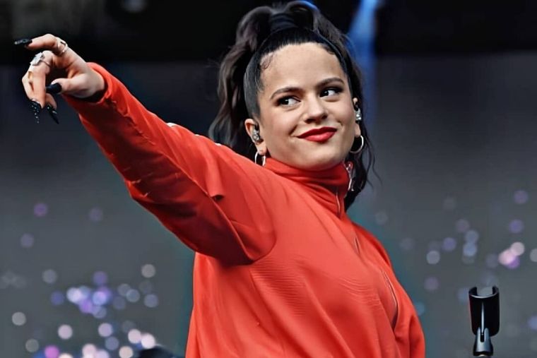 Regresan los pantalones de pana, y formas parte de las nuevas tendencias y Rosalía lo confirmó