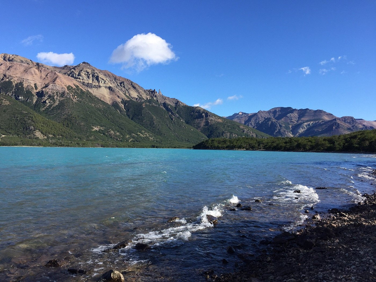 El lago General Carrera aporta algunas de las vistas más impactantes alrededor de este pueblo del sur de Chile. El lago General Carrera aporta algunas de las vistas más impactantes alrededor de este pueblo del sur de Chile.