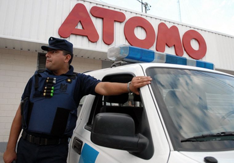 La Policía no se demoró ni diez minutos, dijo el gerente de la sucursal. Foto: Nacho Gaffuri / MDZ