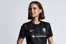 Natalie Portman desarrolló un equipo de fútbol femenino para luchar por la equidad de la mujer.