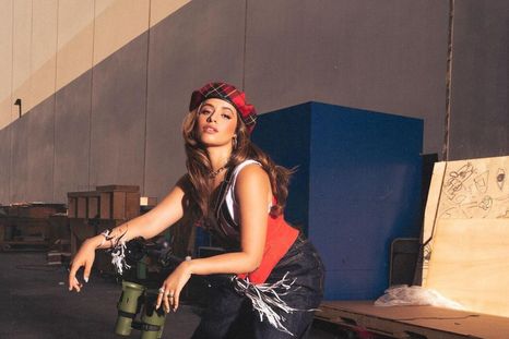 Camila Cabello luce audaz con estos atuendos que incluyen arneses Foto: Instagram