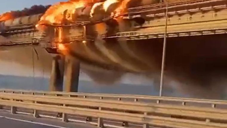 El momento del estallido en el puente de Crimea. Foto: NzHerald.