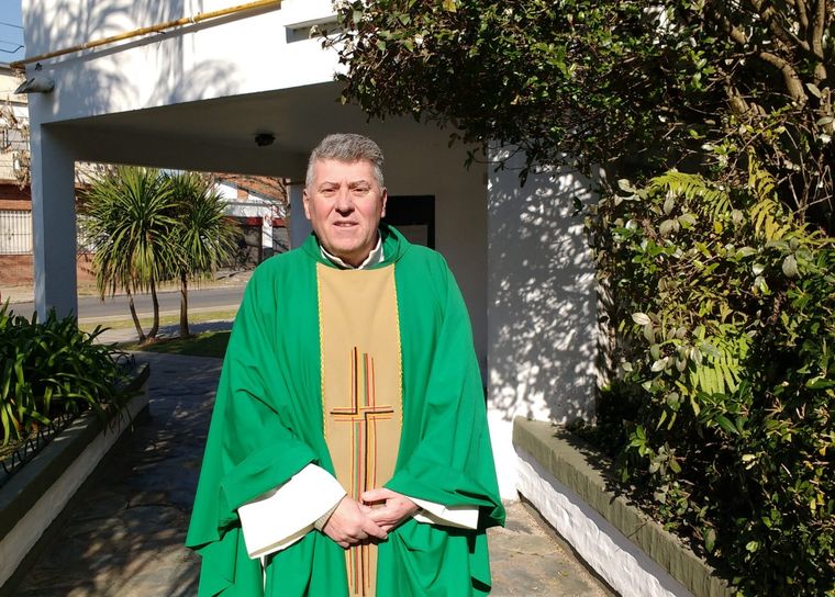 Ordenan detener al cura Lorenzo