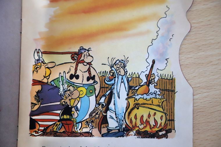 El pantalón de Obélix, celeste y blanco. El pantalón de Obélix, celeste y blanco.