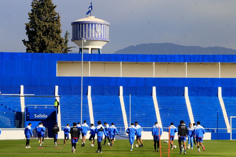 Godoy Cruz entrenó este jueves en el Gambarte y Solari tiene casi todo definido para visitar a Talleres. Foto: Prensa Club Godoy Cruz.