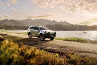 MDZol | Isuzu MU-X Tour Mate 2026