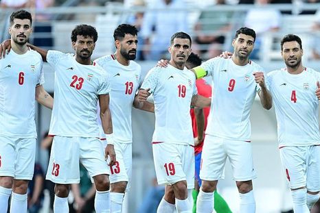Jugadores de la selección nacional de fútbol de Irán durante un partido amistoso contra Gambia en mayo. Jugadores de la selección nacional de fútbol de Irán durante un partido amistoso contra Gambia en mayo.