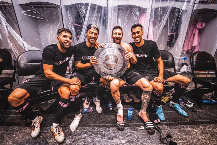 Messi, Suárez, Busquets y Jordi Alba se clasificaron al Mundial de Clubes. Foto: @LuisSuarez9