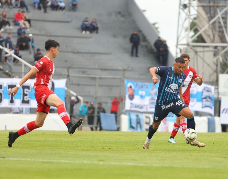 Deportivo Maipú y Gimnasia de Jujuy se enfrentan en un duelo interesante en la Tacita de Plata.&nbsp;