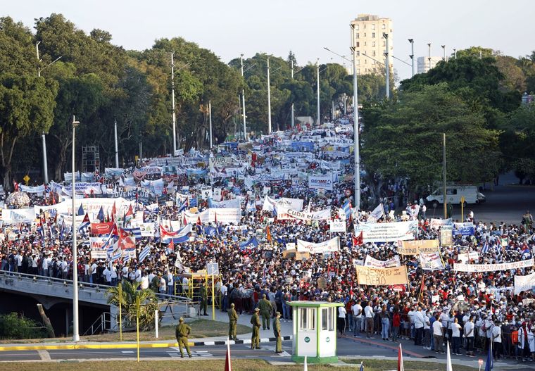 El tradicional desfile por el Día Internacional del Trabajo regresó este domingo a Cuba