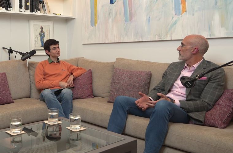 Mantuvo el diálogo sobre la felicidad, que mantuvo con jóvenes del Opus Dei. Mantuvo el diálogo sobre la felicidad, que mantuvo con jóvenes del Opus Dei.