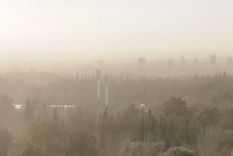 Salgo a la calle, con lluvia o con zonda, y sonrío en soledad, aunque el vecino de enfrente piense que algo no me anda del todo bien en la cabeza. Foto: MDZ