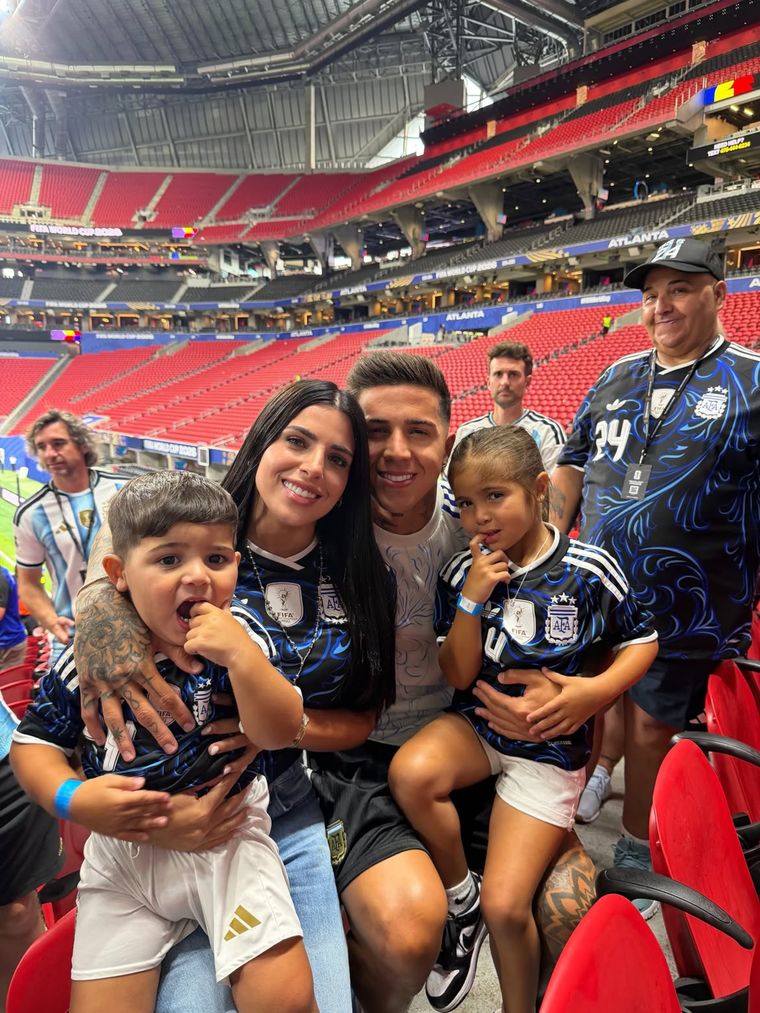 La influencer compartió postales de los festejos familiares tras el triunfo argentino ante Inglaterra por 2 a 1. La influencer compartió postales de los festejos familiares tras el triunfo argentino ante Inglaterra por 2 a 1. 