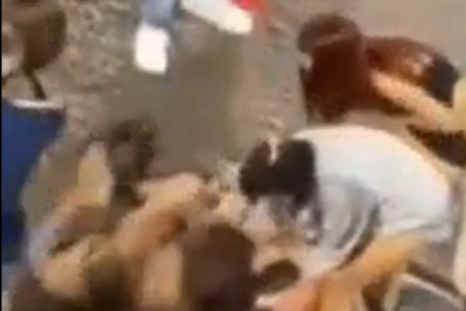 La pelea ocurrió en pleno centro de Neuquén a la salida de un boliche. La pelea ocurrió en pleno centro de Neuquén a la salida de un boliche.