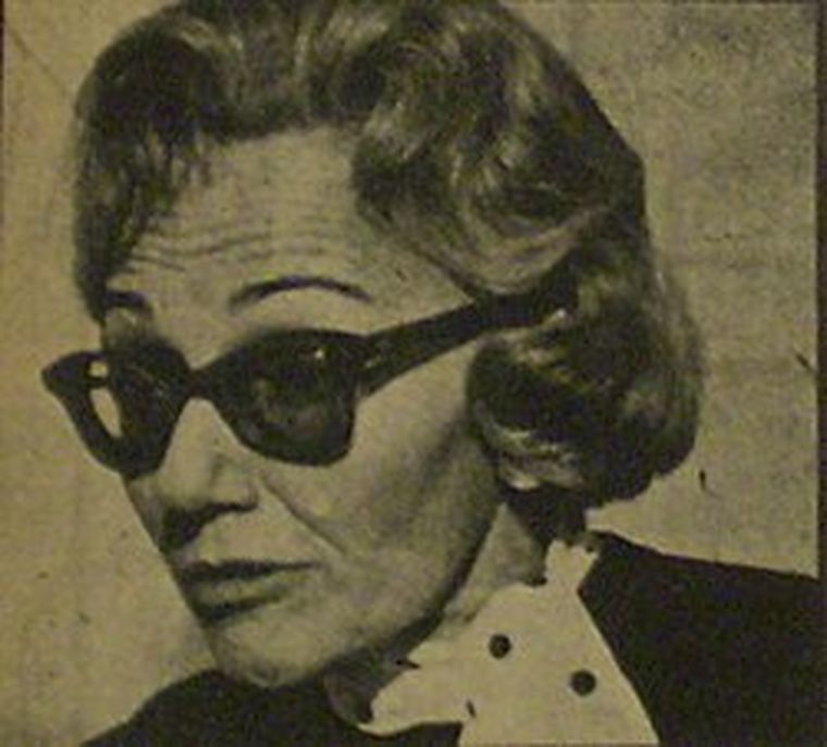 Paloma Efron, conocida como &laquo;Blackie&raquo;, fue una periodista, conductora pionera de la radio y televisi&oacute;n argentina.