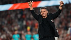 El Muñeco Gallardo saluda a los hinchas en su despedida de River. El Muñeco Gallardo saluda a los hinchas en su despedida de River.