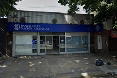 Delincuentes ingresaron a un banco en La Plata tras realizar un boquete en el techo, pero no lograron concretar el robo.