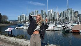 Luisana Lopilato festejó el Día de Canadá con una campera personalizada.