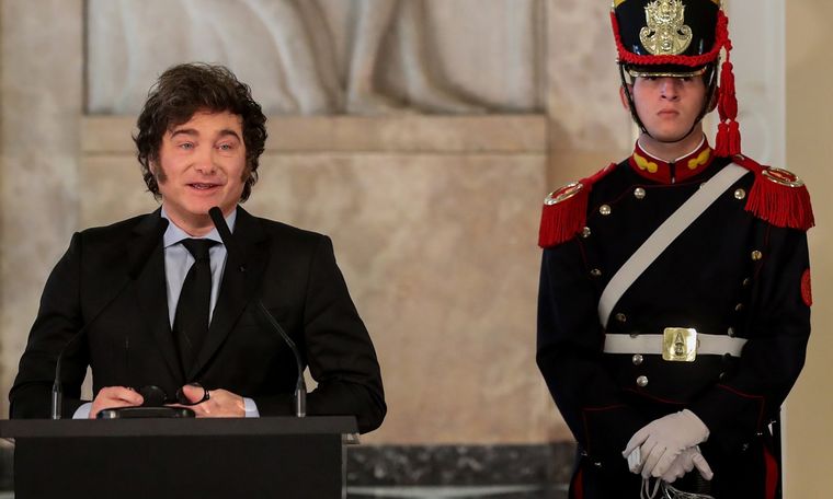 El secretario general de ATE en Córdoba adelantó que bloquearán los accesos del Aeropuerto el próximo 25 de mayo y que declararán al Presidente persona no grata Foto: Presidencia