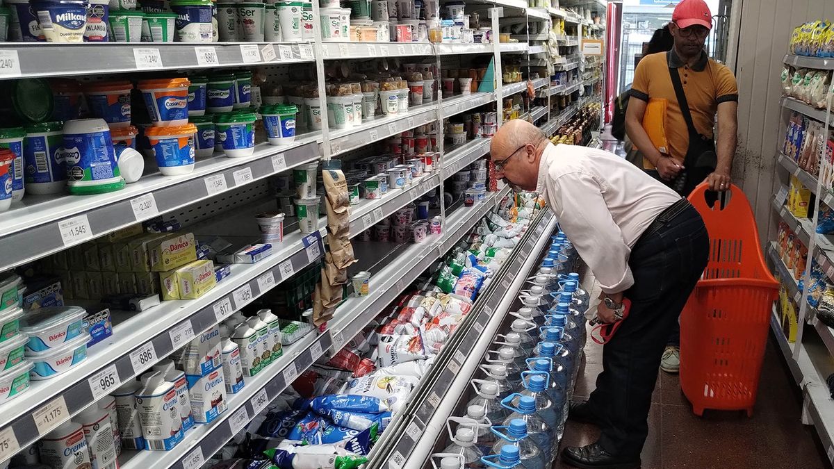 El consumo mejoró en marzo, pero con un descenso sostenido desde hace más de un año