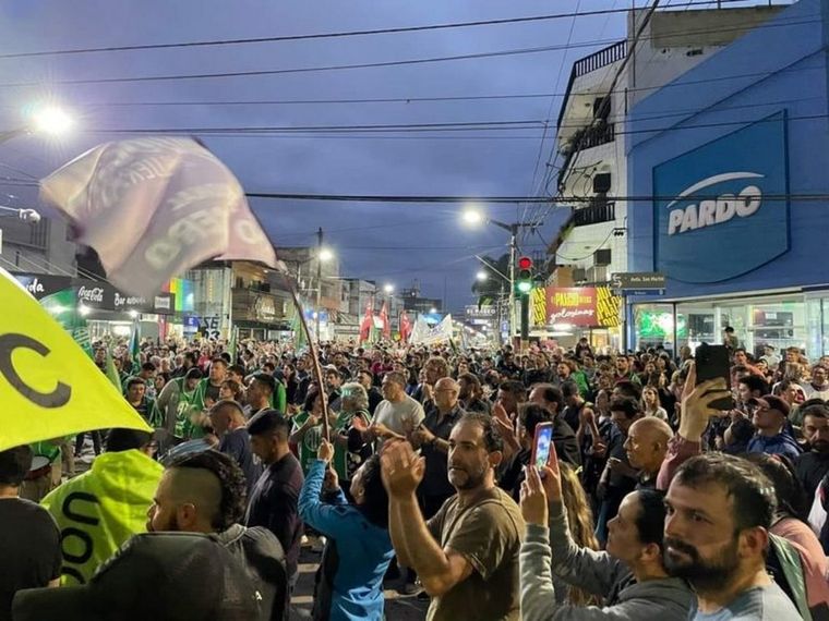 La empresa Petroquímica Río Tercero cerró la planta de producción de TDI e impidió el ingreso de los 127 trabajadores despedidos. En tanto que hay otros 125 empleados suspendidos. Foto: Spiqyp Río Tercero