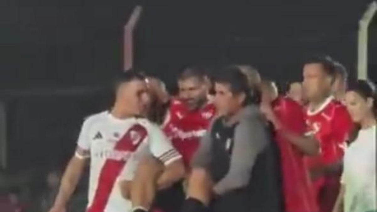 El Kun Agüero sufrió una grave lesión en el Independiente-River del Senior: así lo sacaron de la cancha