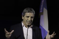 Luis Caputo, el ministro de Economía, busca alternativas para comprar divisas.