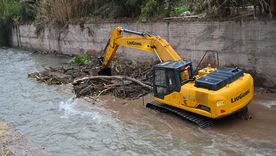 Godoy Cruz intensificó las tareas de limpieza y mantenimiento de su red aluvional. Godoy Cruz intensificó las tareas de limpieza y mantenimiento de su red aluvional.