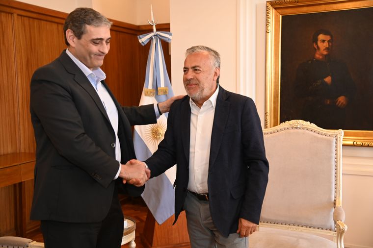 El gobernador Alfredo Cornejo y el CEO de Aconcagua Energía, Pablo Iuliano.&nbsp;