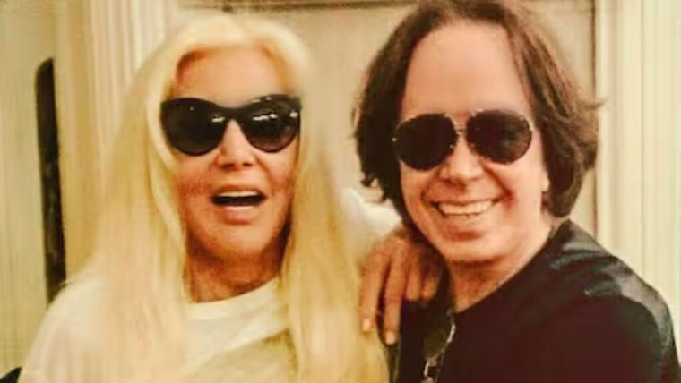 Tras años de distancia, la diva llamó a su estilista desde Uruguay para que salve su cabellera. Tras años de distancia, la diva llamó a su estilista desde Uruguay para que salve su cabellera.