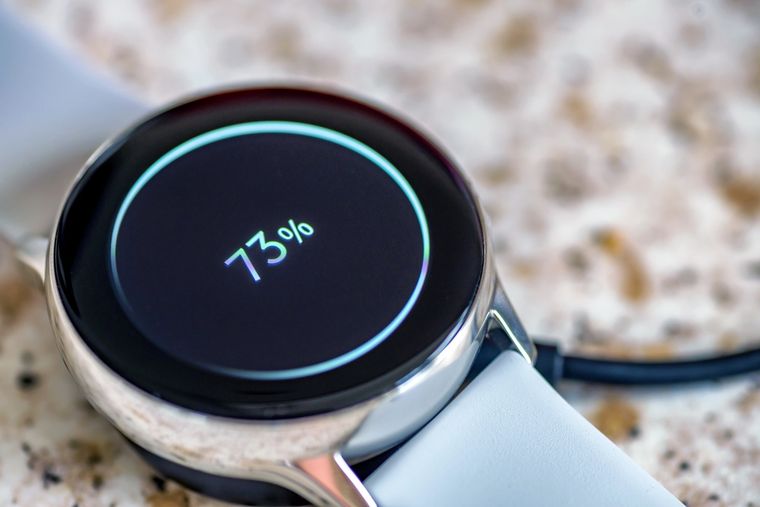 El nanogenerador utiliza un mecanismo natural para reemplazar las baterías y transformar el futuro de los wearables. El nanogenerador utiliza un mecanismo natural para reemplazar las baterías y transformar el futuro de los wearables.