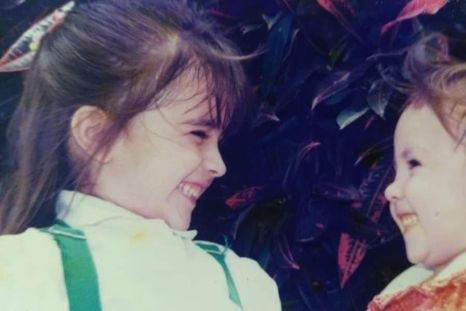 Vanessa y Angie Porras cuando tenían 5 y 4 años. La hermana menor quedó atrapada bajo los escombros en el terremoto de 1999. Vanessa y Angie Porras cuando tenían 5 y 4 años. La hermana menor quedó atrapada bajo los escombros en el terremoto de 1999.