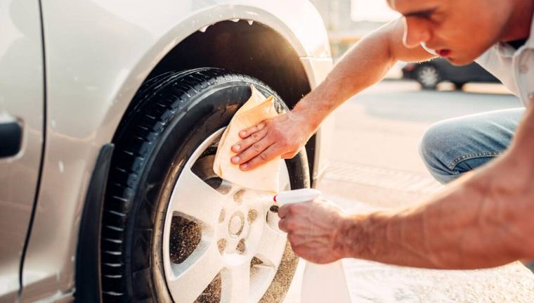 La limpieza casera con shampoo mantiene el brillo del auto. Foto: Archivo MDZ La limpieza casera con shampoo mantiene el brillo del auto. Foto: Archivo MDZ