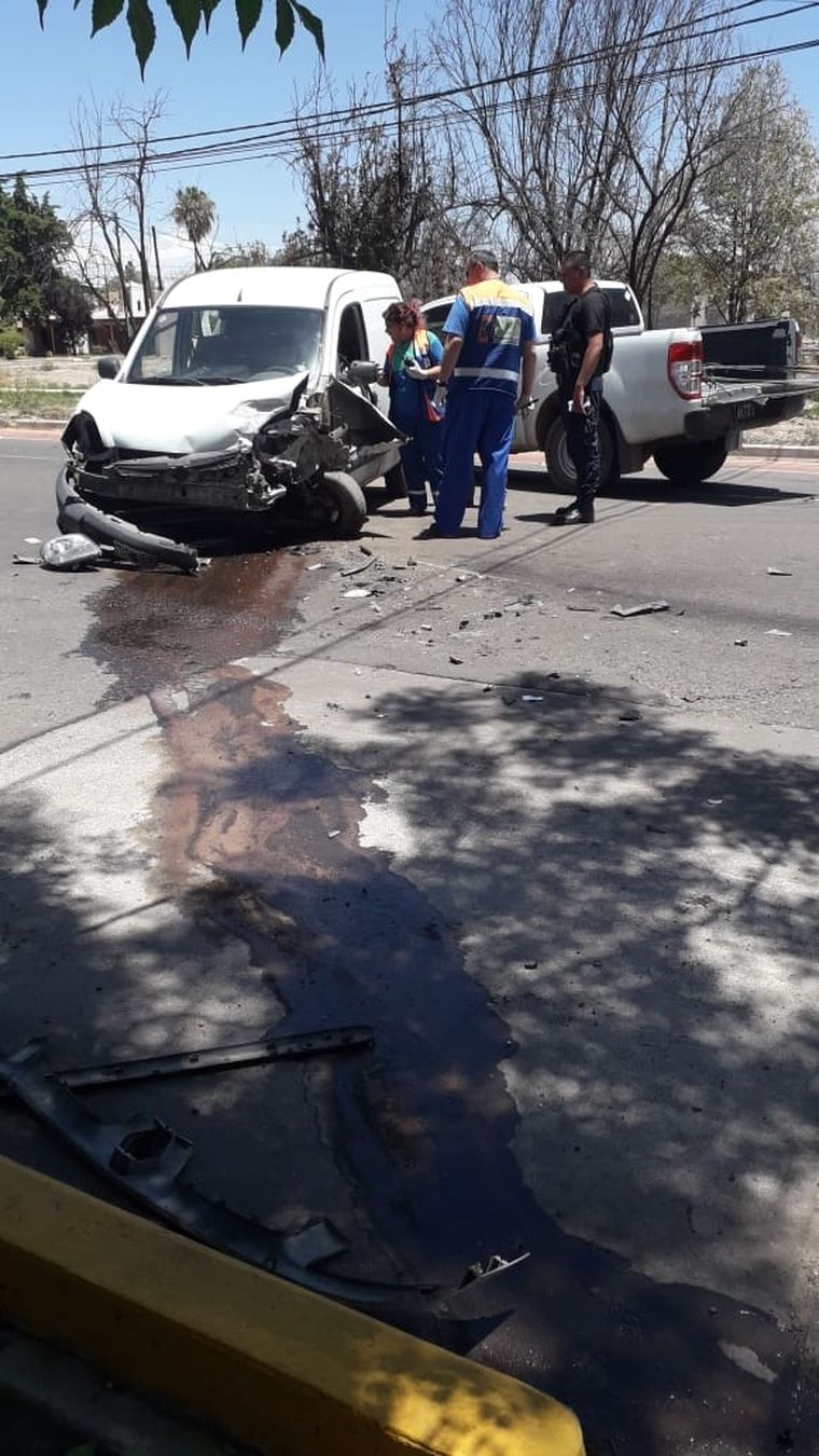 Dos camionetas chocaron de frente