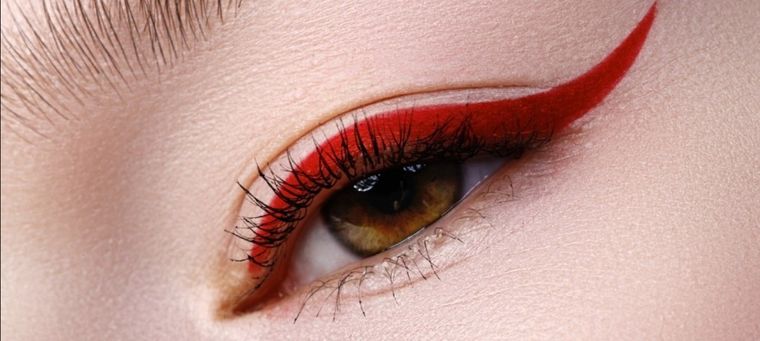 El delineado para ojos color rojo se ha convertido en un must si el objetivo es lucir una mirada impactante. Foto: Shameless Fripperies