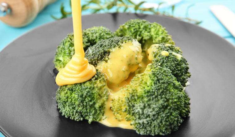 Cómo preparar brócoli al vapor: ¡sorprende con salsa de queso! Foto: Shutterstock