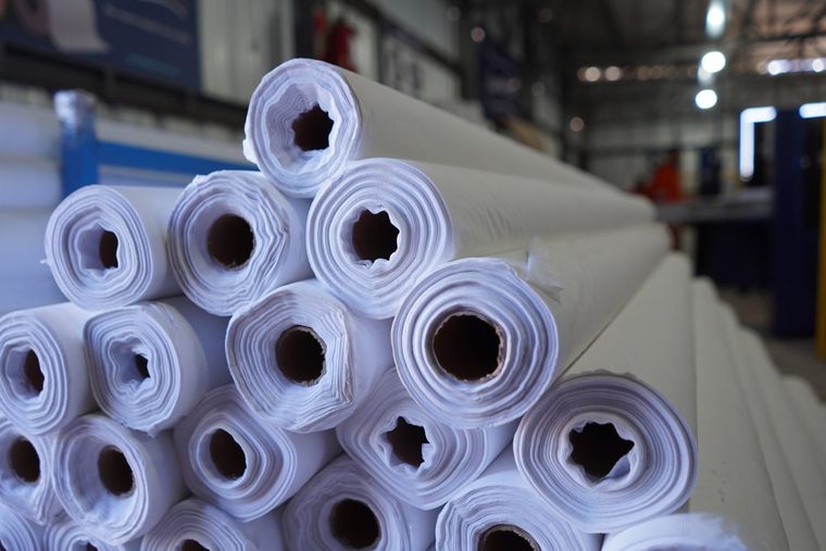 La industria llega al interior del penal con maquinaria y capacitación. La industria llega al interior del penal con maquinaria y capacitación.