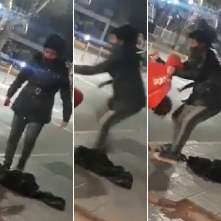 Secuencia En un momento, la mujer agarra el cuchillo y lo clava repetidamente en uno de los hombres.