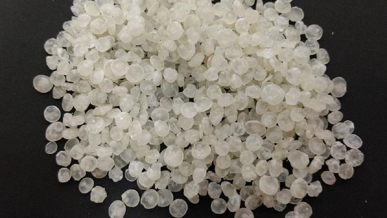 Investigadores argentinos trabajan con una firma misionera para obtener bioplásticos hechos con mandioca, un avance que busca bajar costos y disminuir el impacto ambiental. Investigadores argentinos trabajan con una firma misionera para obtener bioplásticos hechos con mandioca, un avance que busca bajar costos y disminuir el impacto ambiental.